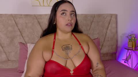 Snapshot of tinacurv chatting on 11-19-25, 07:36 tinacurv online show from 11-19-25, 07:36