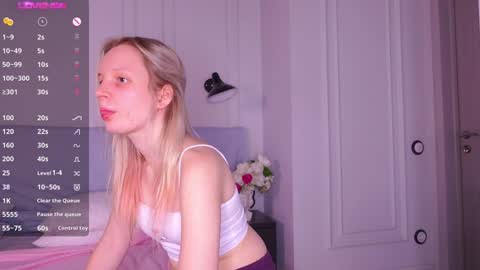 tinasiner online show from 12-22-24, 02:16