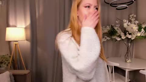 Snapshot of tinastevenson chatting on 10-19-25, 09:48 Annie online show from 10-19-25, 09:48