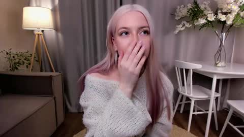 Snapshot of tinastevenson chatting on 10-22-25, 10:42 Annie online show from 10-22-25, 10:42