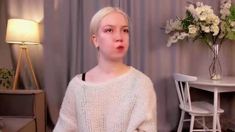 Snapshot of tinastevenson chatting on 11-04-25, 10:53 Annie online show from 11-04-25, 10:53