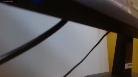 Snapshot of tinisweet chatting on 11-11-25, 11:43 tinisweet online show from 11-11-25, 11:43