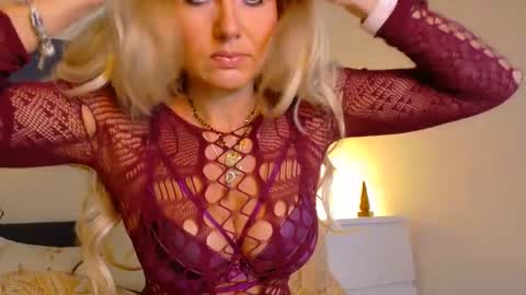 tinkerbell822 online show from 10-21-25, 08:04