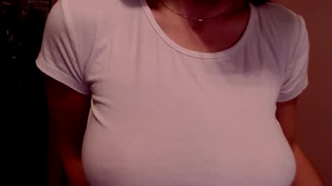 Snapshot of tiny_bb chatting on 12-04-24, 09:18 Lily online show from 12-04-24, 09:18