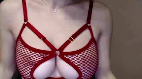 Snapshot of tiny_bb chatting on 12-25-24, 05:05 Lily online show from 12-25-24, 05:05