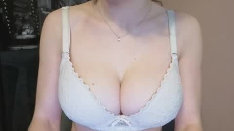 Snapshot of tiny_bb chatting on 02-04-25, 12:51 Lily online show from 02-04-25, 12:51