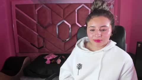 tiny online show from 02-06-25, 05:35