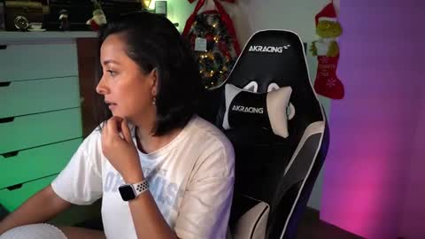 Snapshot of tiny_panther chatting on 12-11-24, 01:58 Ana Molly online show from 12-11-24, 01:58