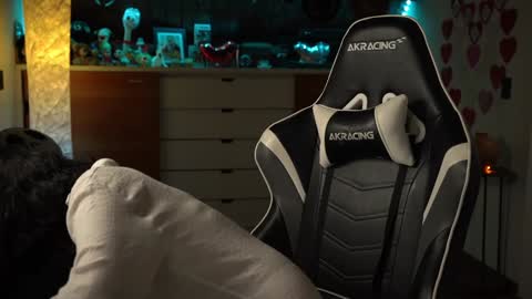 Snapshot of tiny_panther chatting on 02-06-25, 10:00 Ana Molly online show from 02-06-25, 10:00