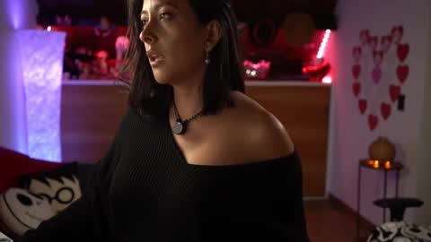 Snapshot of tiny_panther chatting on 02-11-25, 01:10 Ana Molly online show from 02-11-25, 01:10