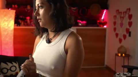 Snapshot of tiny_panther chatting on 02-13-25, 10:11 Ana Molly online show from 02-13-25, 10:11