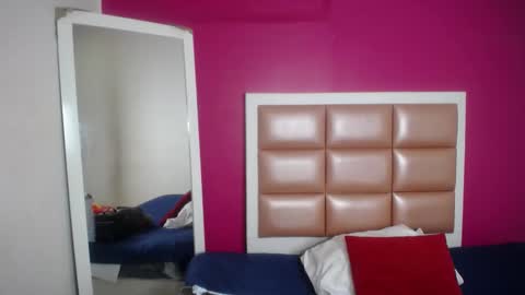 tiny_sarah1 online show from 11-04-25, 04:33