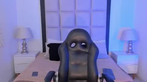 Thomm  Independent Model online show from 02-07-26, 05:22