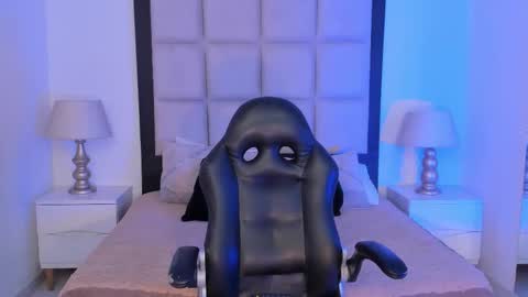 Thomm  Independent Model online show from 02-14-26, 03:47