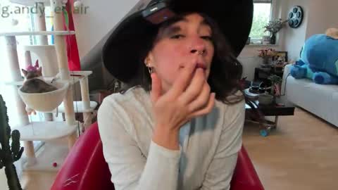 Tiny online show from 09-27-25, 06:51