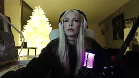 stage Kylie Sinner  brand CLITBAIT online show from 01-23-25, 11:26
