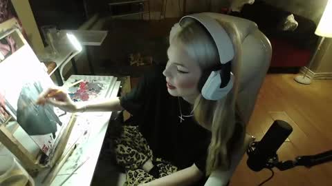 stage Kylie Sinner  brand CLITBAIT online show from 01-27-25, 09:23