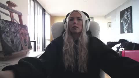 stage Kylie Sinner  brand CLITBAIT online show from 10-28-25, 03:14