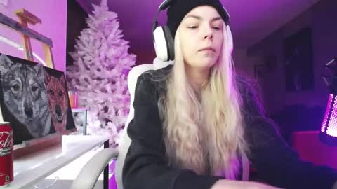 stage Kylie Sinner  brand CLITBAIT online show from 11-20-25, 09:47