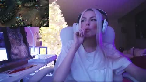 stage Kylie Sinner  brand CLITBAIT online show from 01-14-26, 11:31