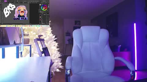 Snapshot of tinykylie chatting on 02-06-26, 10:29 stage Kylie Sinner brand CLITBAIT online show from 02-06-26, 10:29