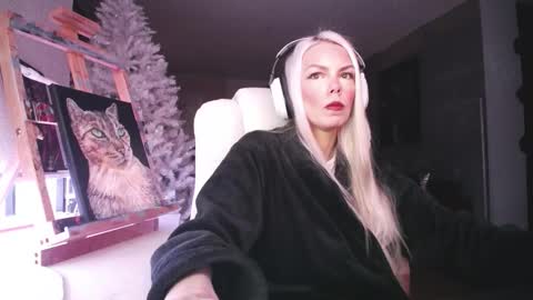 Snapshot of tinykylie chatting on 02-08-26, 05:33 stage Kylie Sinner brand CLITBAIT online show from 02-08-26, 05:33