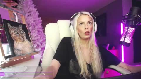 Snapshot of tinykylie chatting on 02-18-26, 06:42 stage Kylie Sinner brand CLITBAIT online show from 02-18-26, 06:42