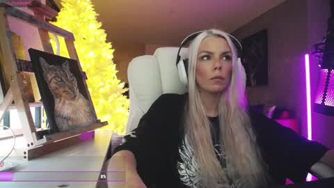 Snapshot of tinykylie chatting on 02-20-26, 06:26 stage Kylie Sinner brand CLITBAIT online show from 02-20-26, 06:26