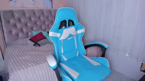 Snapshot of tinysophi chatting on 10-18-25, 08:53 tinysophi online show from 10-18-25, 08:53