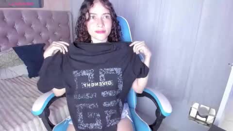 Snapshot of tinysophi chatting on 11-18-25, 02:06 tinysophi online show from 11-18-25, 02:06