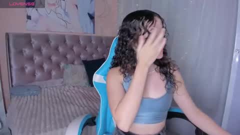 Snapshot of tinysophi chatting on 12-02-25, 01:11 tinysophi online show from 12-02-25, 01:11