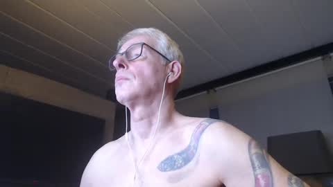 Snapshot of tirexxx_x chatting on 01-20-25, 06:42 tirexxx_x online show from 01-20-25, 06:42