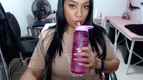 Snapshot of titsbiglovers chatting on 10-22-25, 02:01 DIVA online show from 10-22-25, 02:01