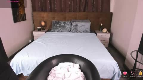 Snapshot of to_your chatting on 10-12-25, 10:09 2 GMT Mo Tu We Th Fr 10am-4am online show from 10-12-25, 10:09