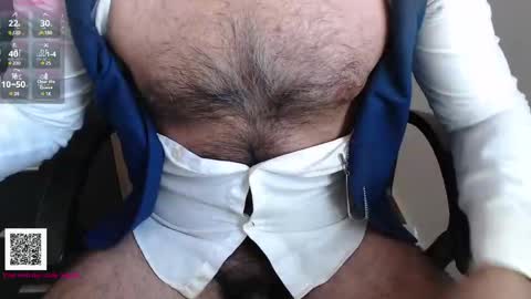 Snapshot of toaster1993 chatting on 12-04-24, 10:35 Leonel online show from 12-04-24, 10:35