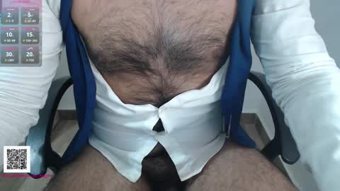 Snapshot of toaster1993 chatting on 10-10-25, 05:01 Leonel online show from 10-10-25, 05:01