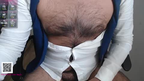 Snapshot of toaster1993 chatting on 10-11-25, 12:58 Leonel online show from 10-11-25, 12:58