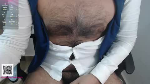 Snapshot of toaster1993 chatting on 10-14-25, 08:20 Leonel online show from 10-14-25, 08:20