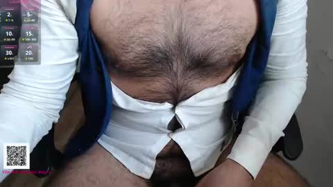 Snapshot of toaster1993 chatting on 10-31-25, 08:15 Leonel online show from 10-31-25, 08:15