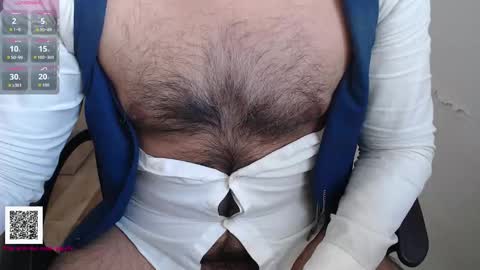 Snapshot of toaster1993 chatting on 11-02-25, 10:39 Leonel online show from 11-02-25, 10:39