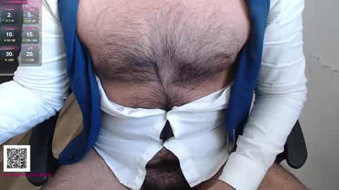 Snapshot of toaster1993 chatting on 11-17-25, 02:12 Leonel online show from 11-17-25, 02:12