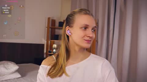 Mary online show from 11-25-25, 06:35