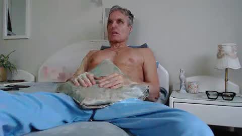 Daniel Bisexual uncut 20cm online show from 12-02-24, 07:14