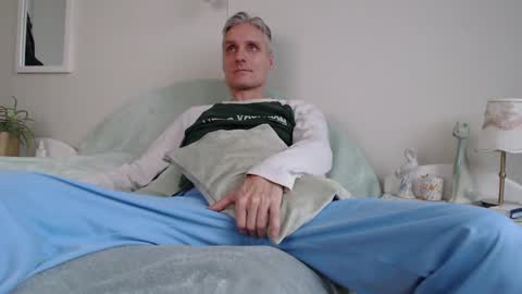 Daniel Bisexual uncut 20cm online show from 01-25-25, 08:00