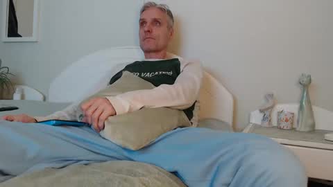 Daniel Bisexual uncut 20cm online show from 01-26-25, 02:52