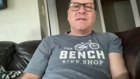 Joshua1983 online show from 11-04-25, 03:33