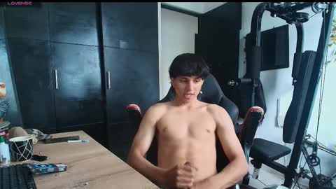 Snapshot of tokio2005 chatting on 12-17-25, 01:28 tokio2005 online show from 12-17-25, 01:28