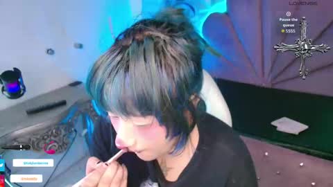 Snapshot of toky_doll chatting on 10-17-25, 08:11 toky online show from 10-17-25, 08:11