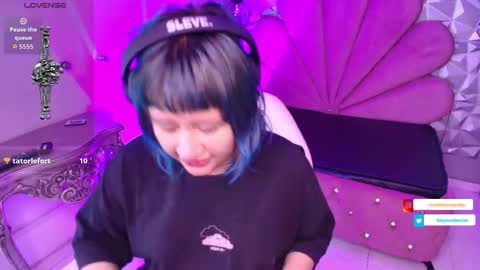 Snapshot of toky_doll chatting on 11-19-25, 07:47 toky online show from 11-19-25, 07:47