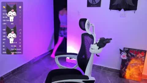 Snapshot of tokyo_uwu chatting on 11-20-25, 02:23 sofi 3 online show from 11-20-25, 02:23